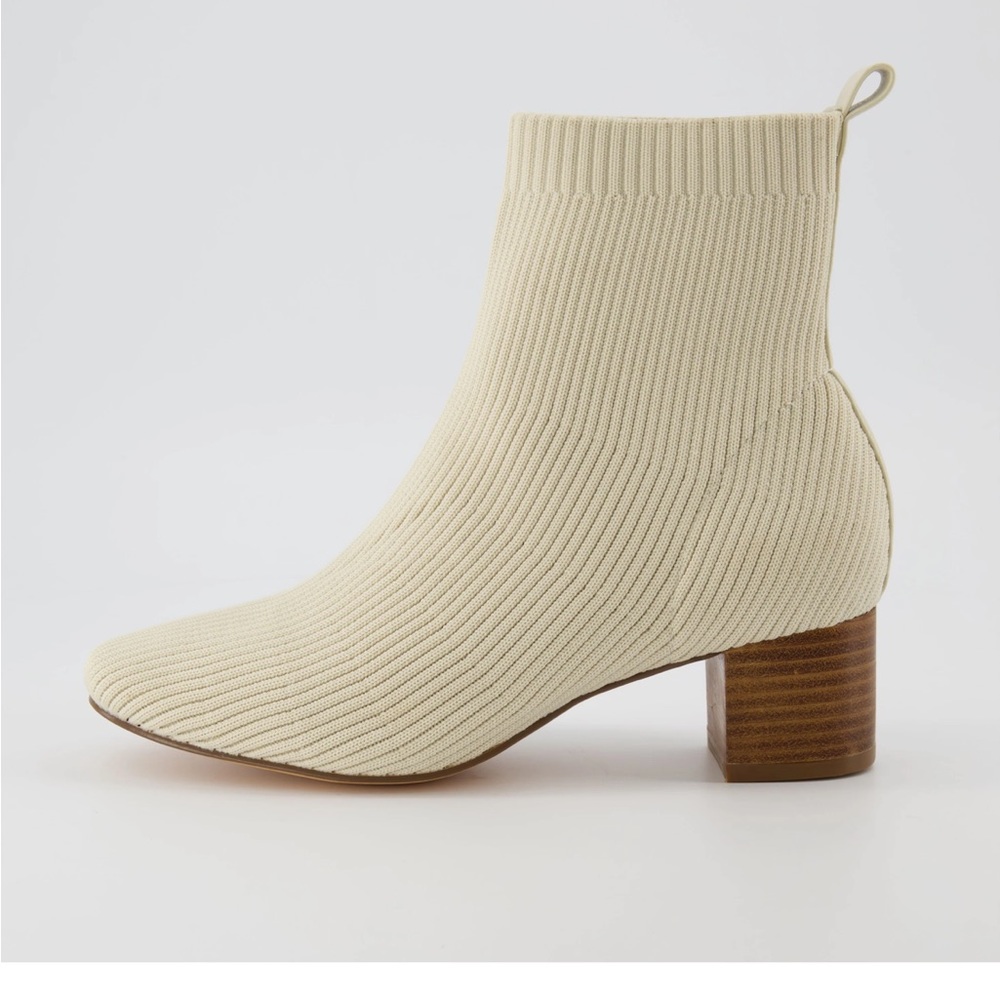 Cushionaire Neely Knit Block Heel Bootie size 8.5
